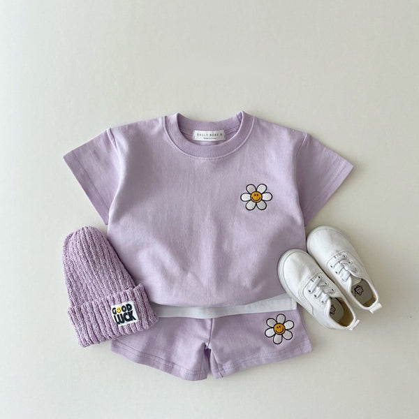 Smiley Flower Short Sleeve Sweatshirt and Shorts (Set)