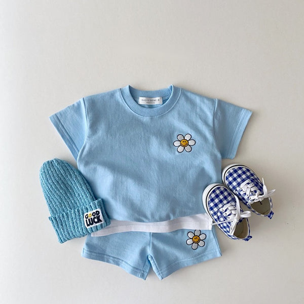 Smiley Flower Short Sleeve Sweatshirt and Shorts (Set)