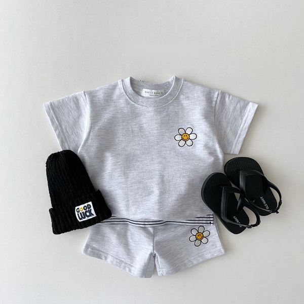Smiley Flower Short Sleeve Sweatshirt and Shorts (Set)