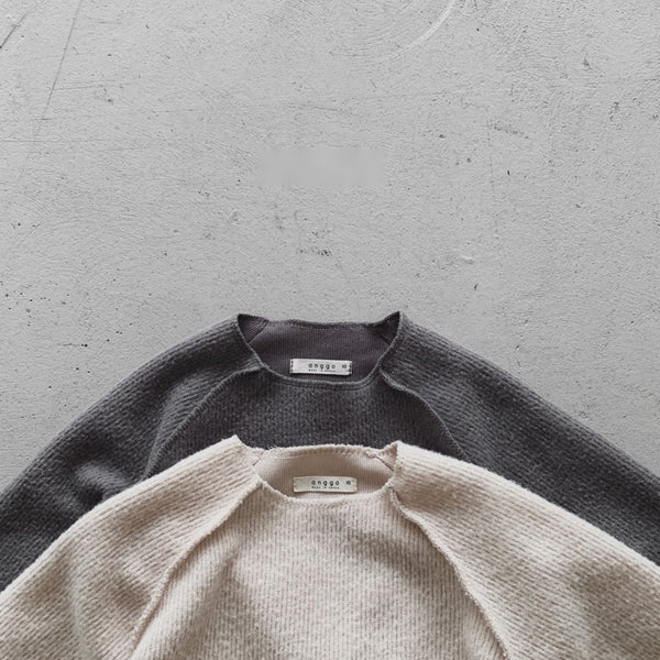 Round neck T-shirt with pockets