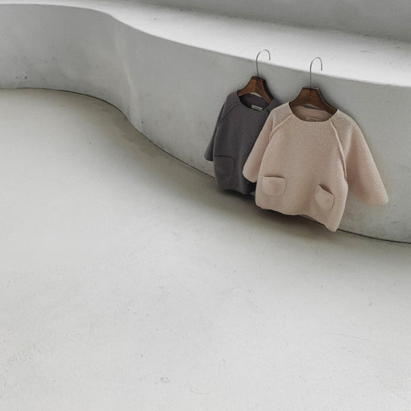 Round neck T-shirt with pockets