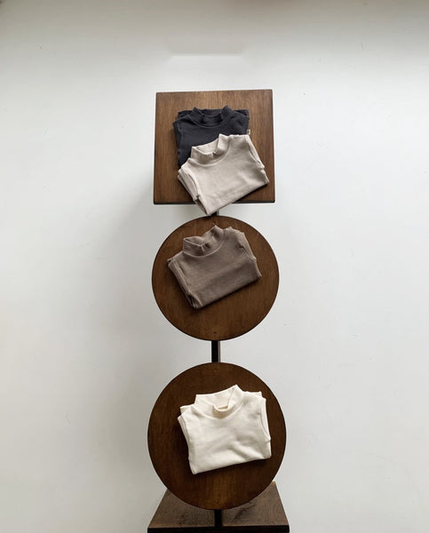 Basic Mock-neck T-shirt