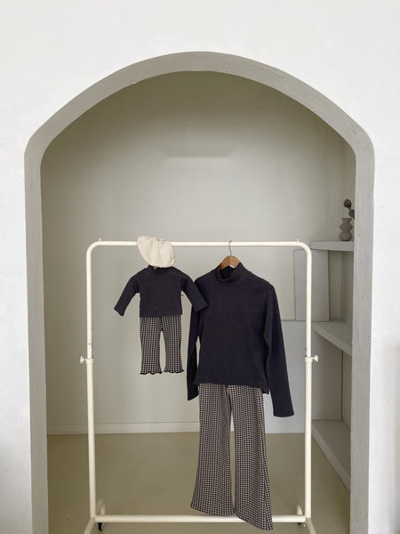 Basic Mock-neck T-shirt