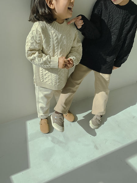 Crewneck Cable Knit Sweater