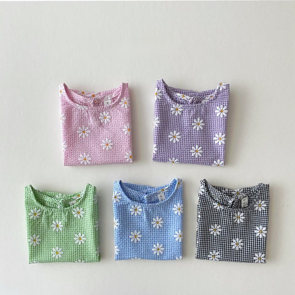 Daisy Textured Short Sleeve Sweatshirt and Shorts (Set)