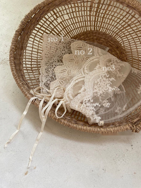 Lace Bonnet