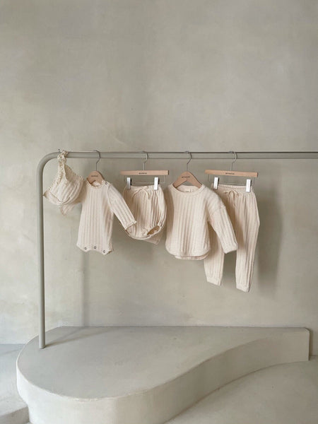 Pointelle Romper and Bonnet (Set)